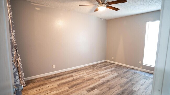 Building Photo - 3003 Parker Ln