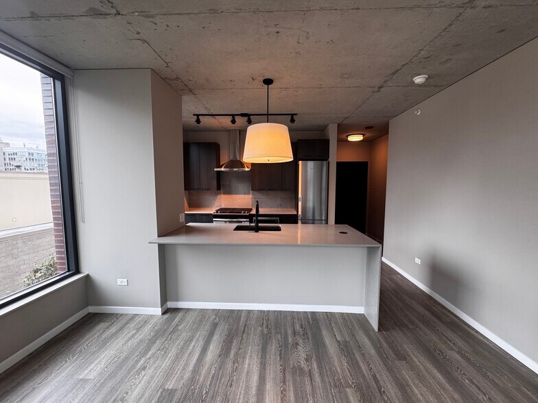 Building Photo - 26 N Sangamon St