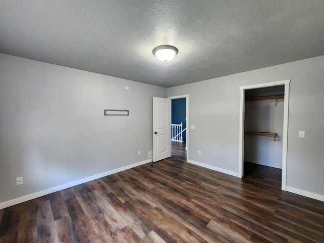 Building Photo - 3Bd 2BA near Jefferson Highschool!