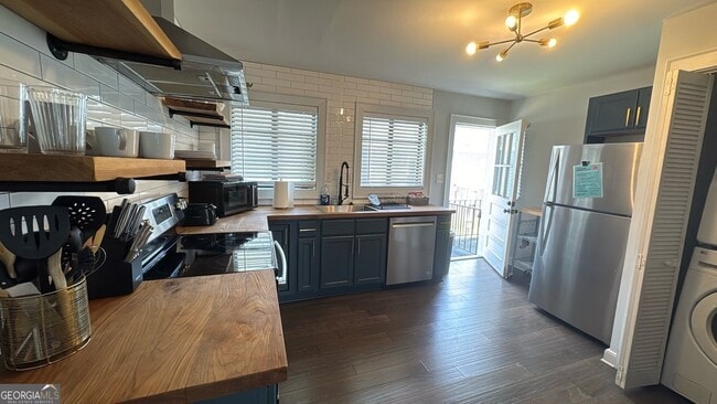 Building Photo - 907 White St SW