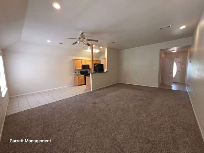 Building Photo - 2/2 Brick Townhome with Garage