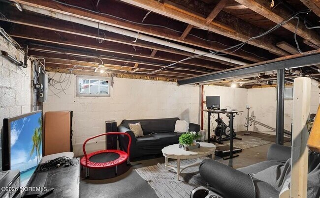 Building Photo - 585 Bamford Ave