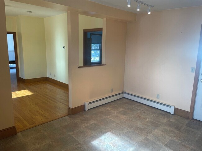 Building Photo - 21 Court St