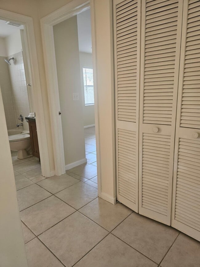 Building Photo - 5220 Rosen Blvd