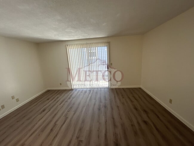 Building Photo - 14401