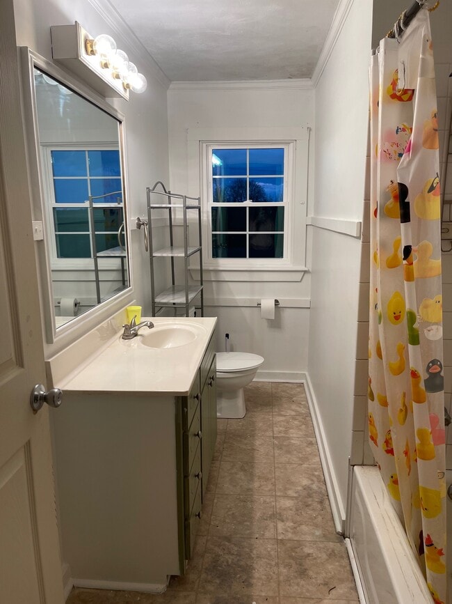 Building Photo - 13958 Bainbridge Rd