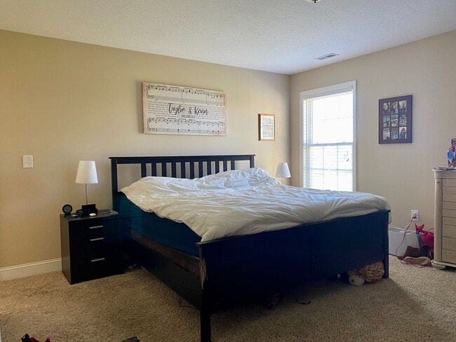 Building Photo - Available for the 2026-2027 lease term.