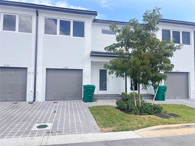 Building Photo - 3760 SW 50th Ave