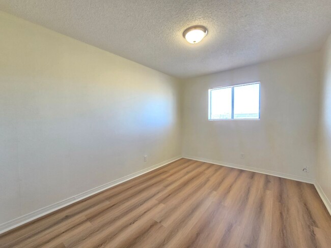 Building Photo - Beautifully Remodeled 2-Bedroom, 1-Bathroo...