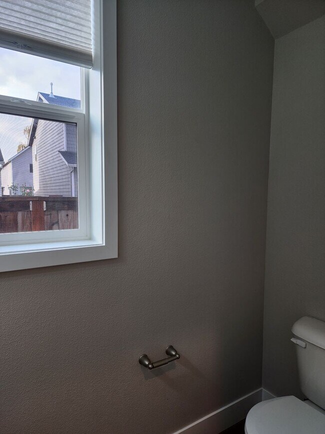 Building Photo - $1,000.00 OFF YOUR FIRST FULL MONTH'S RENT...