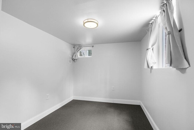 Building Photo - 2613 S Troy St