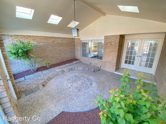 Building Photo - 3 br, 3 bath House - 5809 Vista Clara