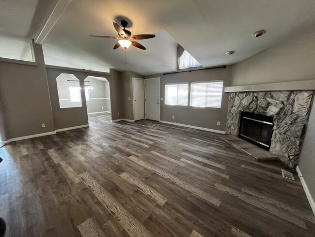 Building Photo - Pioneer