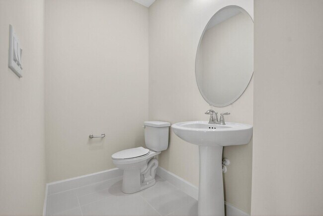 Building Photo - 15120 Wildwood Cir