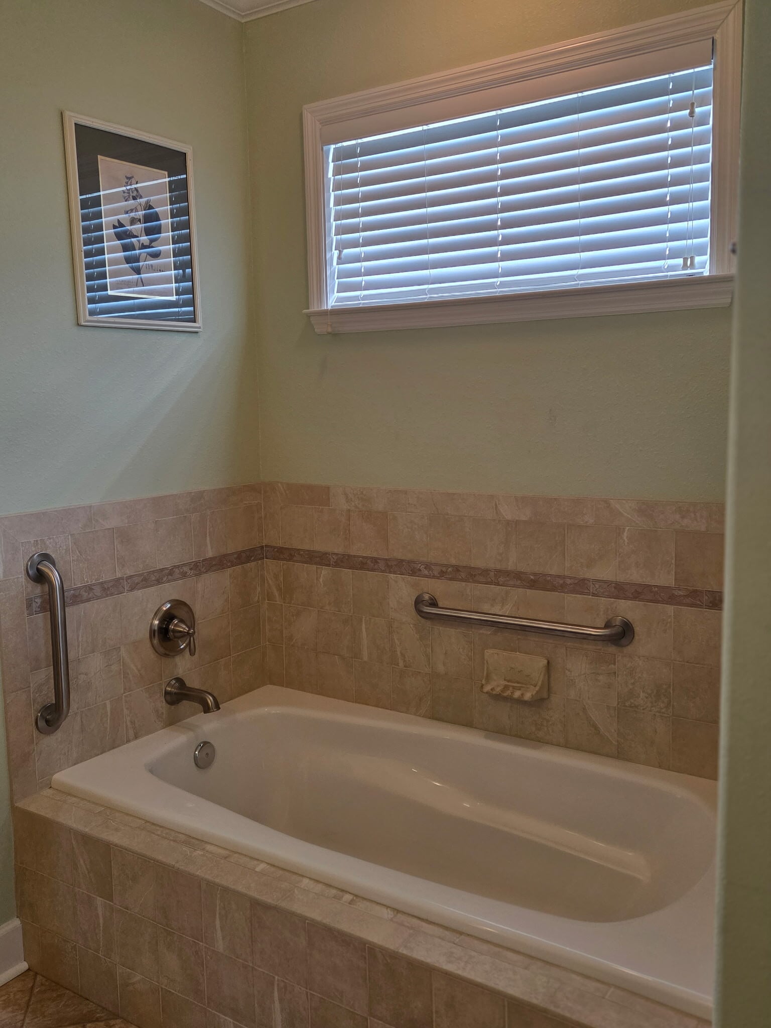 Building Photo - 565 Twin Ponds Dr