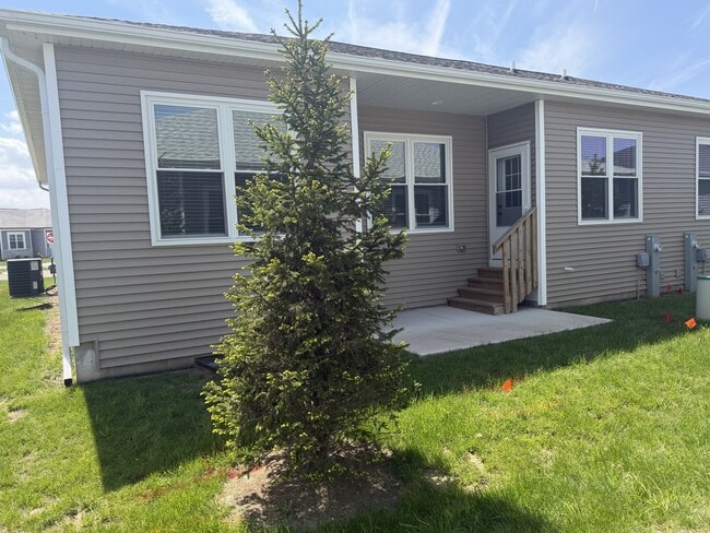 Building Photo - 717 Quail Ln