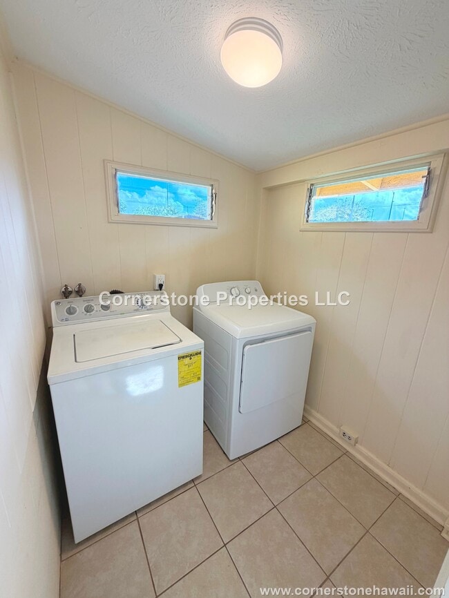 Building Photo - 1468 Noelani St