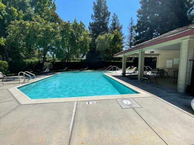 Building Photo - 3346 Smoketree Commons Dr