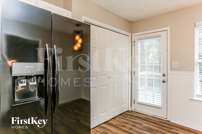 Building Photo - 23 Clearwater Ct