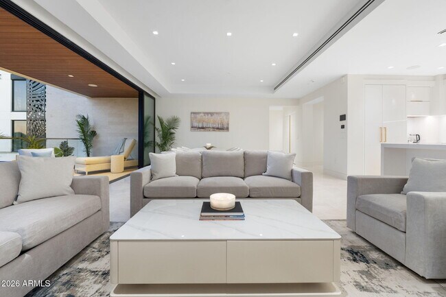 Building Photo - 6587 N Palmeraie Blvd