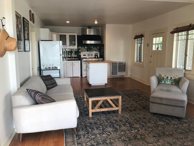 Living room, kitchen - 2015 Hillcrest Rd