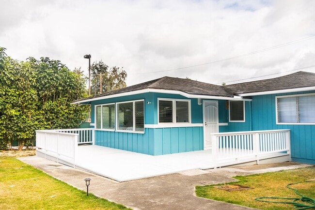 Building Photo - Oceanfront Malaekahana 3 bed / 2 bath Renovated Home