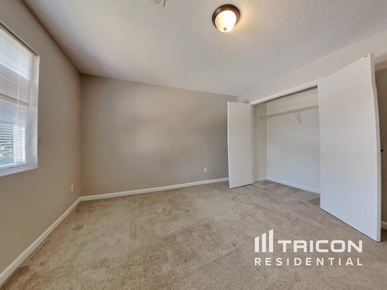 Building Photo - 5705 Waterpoint Dr