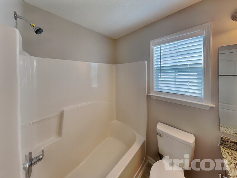 Building Photo - 1621 Robert Rd