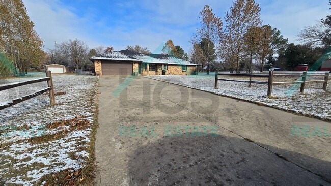 Building Photo - 3 Bedroom in Harrah