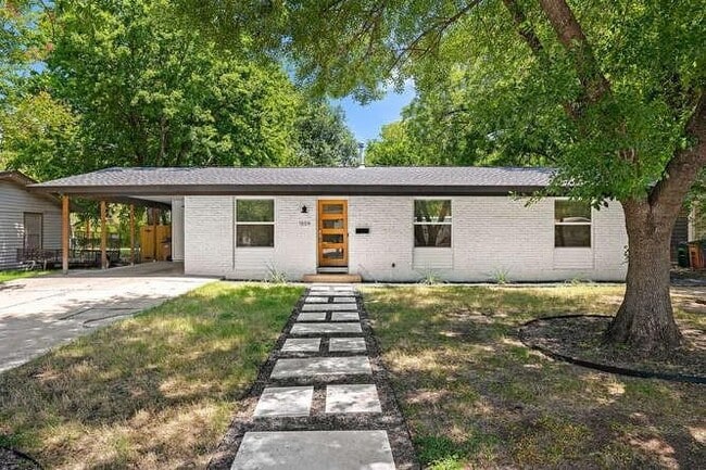Building Photo - 1606 Sweetbriar Ave