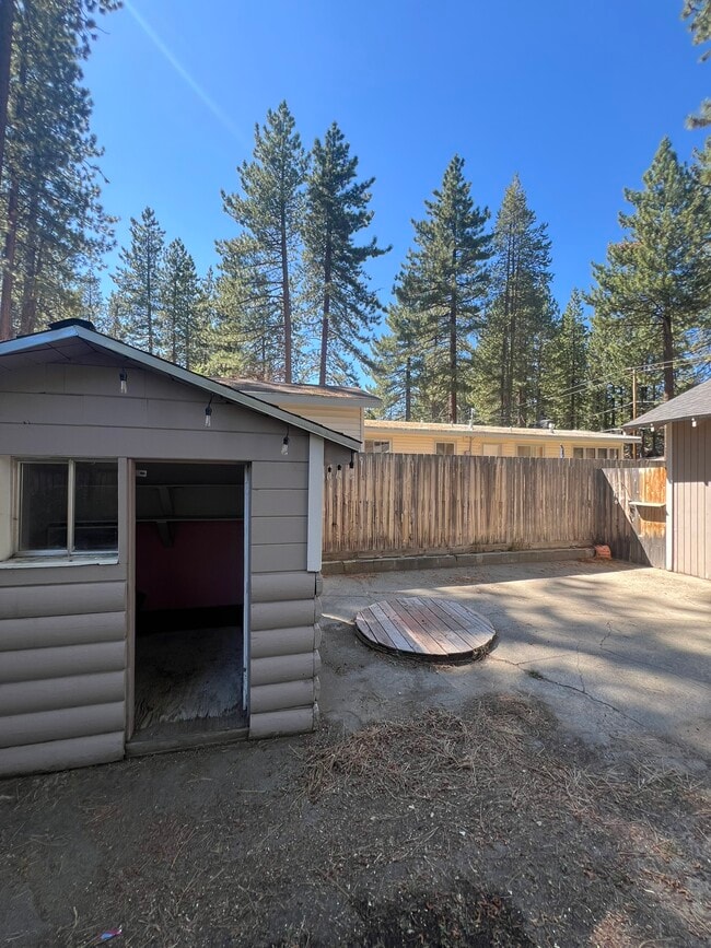 Building Photo - 3380 Janet Dr