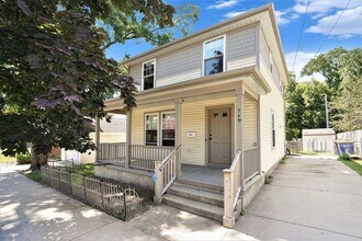 Building Photo - AVAILABLE IN NOVEMBER! 3 Bedroom, 1.5 Bath...