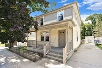 Building Photo - AVAILABLE IN NOVEMBER! 3 Bedroom, 1.5 Bath...