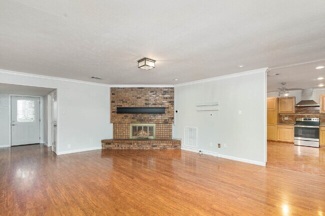 Building Photo - Great Entertaining Spaces!