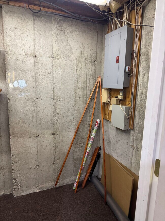 Building Photo - 16 High Bridge Hl