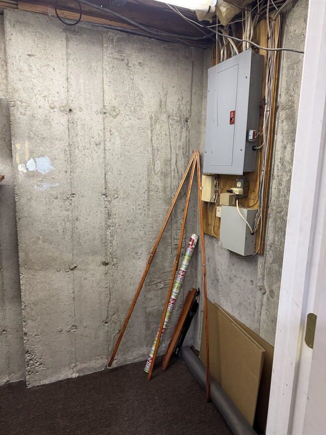 Building Photo - 16 Highbridge Hill Rd