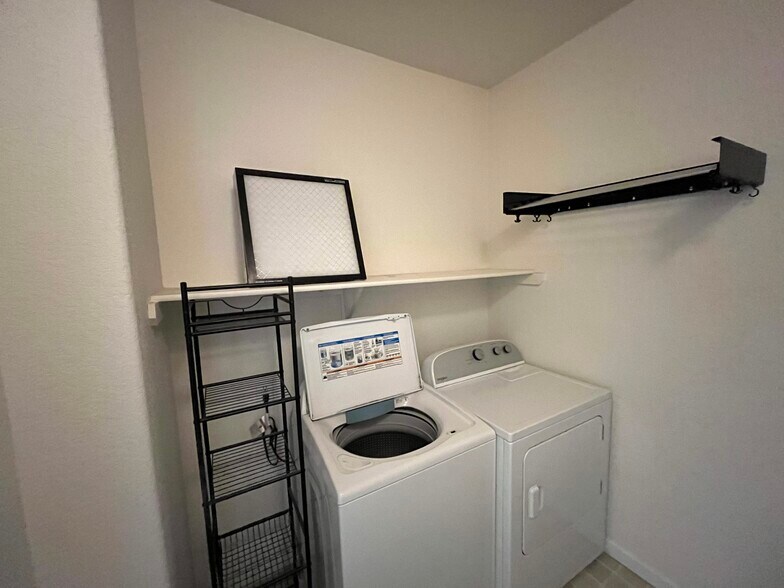 Laundry - 5534 Lewis St