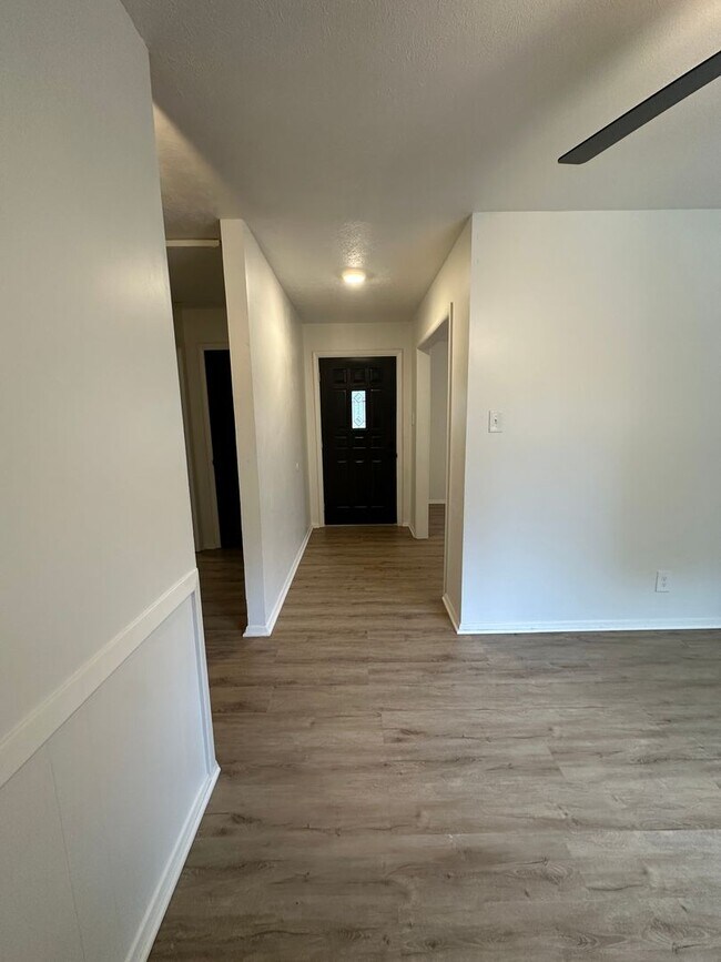 Building Photo - 6 Raleigh Cir