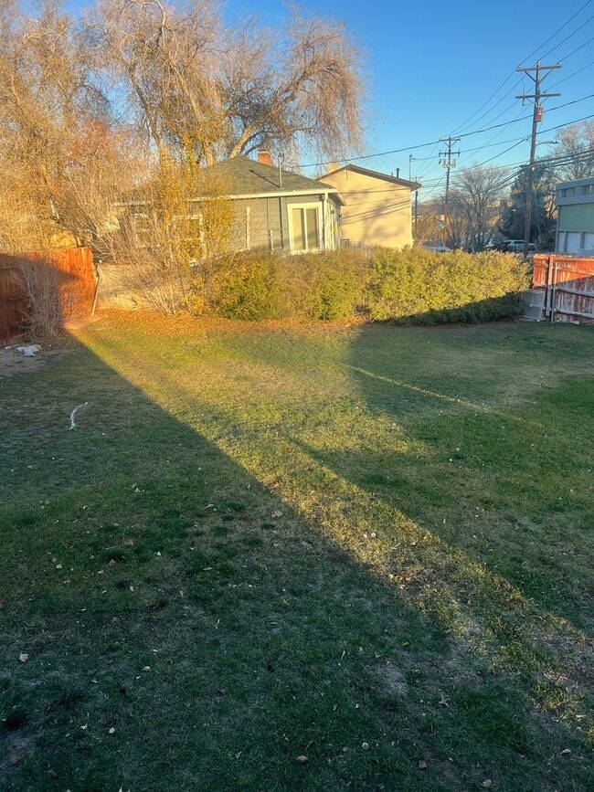 Building Photo - Charming 2 bed 1 bath close to UNR