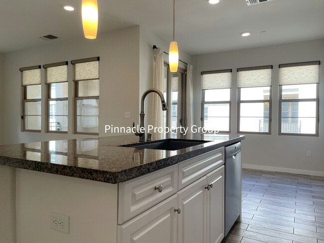 Building Photo - 1073 Foxglove Pl