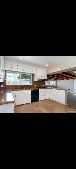 Building Photo - 2637 Granger Ave