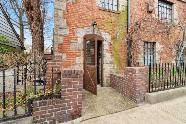 Building Photo - 2314 Palisade Ave