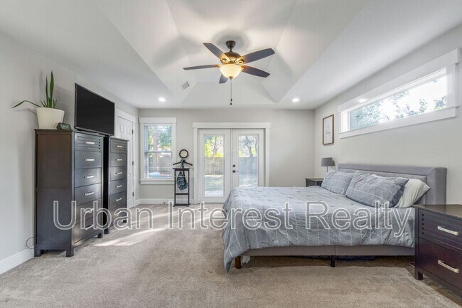 Building Photo - 708 Marcia Cir