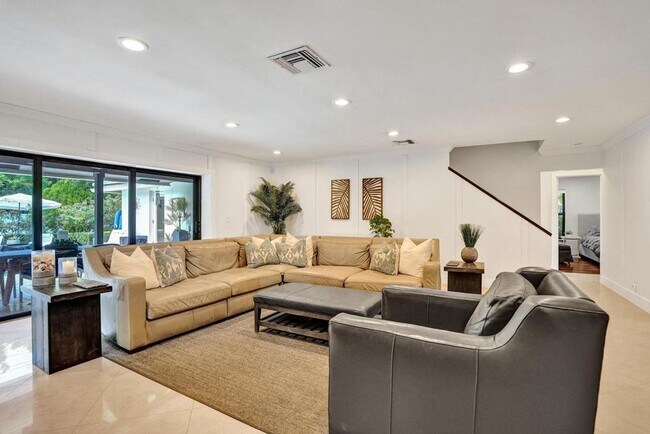 Building Photo - Boca Raton Beautifully Updated 4 Bedroom Pool Home