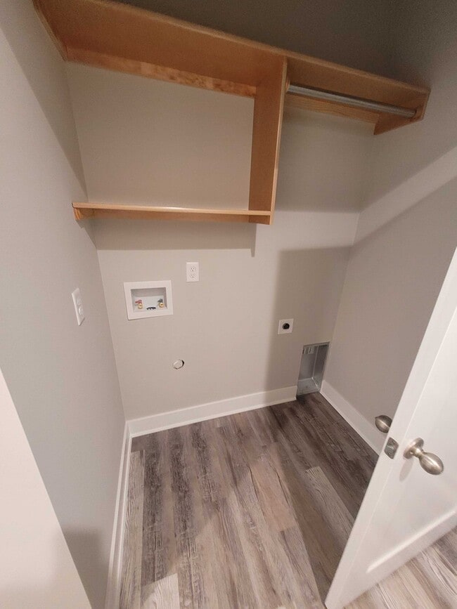 Building Photo - 3913 S Bluelake Ct