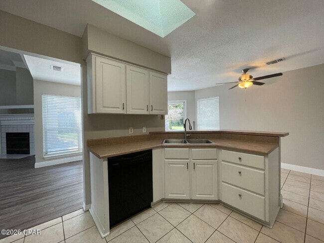 Building Photo - 122 Treasure Palm Dr