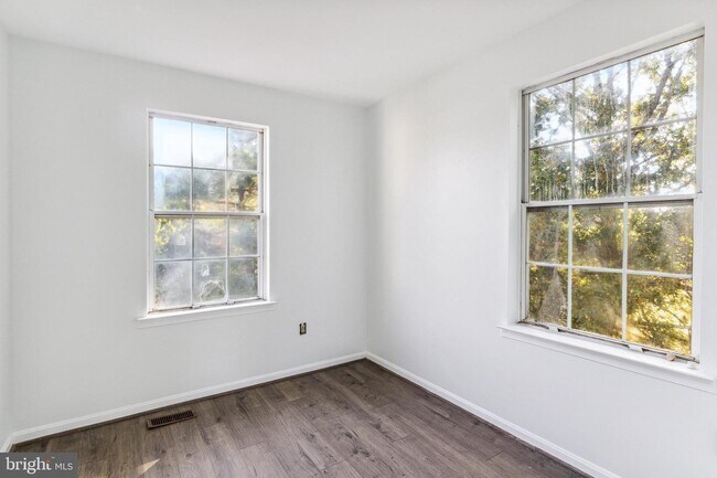 Building Photo - Amazing Opportunity to Rent this beautiful...