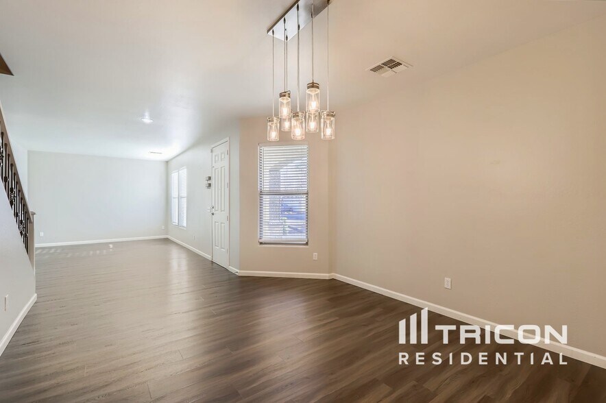 Building Photo - 26011 N Sandstone Way