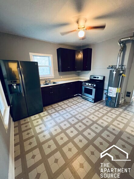 Building Photo - 5128 W Henderson St