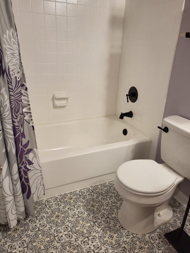 Building Photo - 104 Windsor Ct